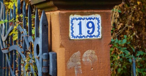 Policja apeluje do mieszkańców powiatu lwóweckiego o prawidłowe znakowanie swoich posesji. Brak numerów czy nazw ulic albo umieszczanie nieprawdziwych lub nieaktualnych nazw utrudnia pracę służb ratowniczych oraz Policji, tym samym wpływając ujemnie na szybkość ich reakcji i nasze bezpieczeństwo.