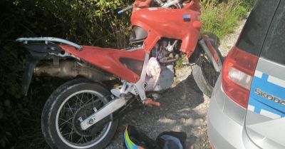 Pościg za motocyklistą bez uprawnień zakończony zatrzymaniem - poszukiwany 35-latek w rękach Policji